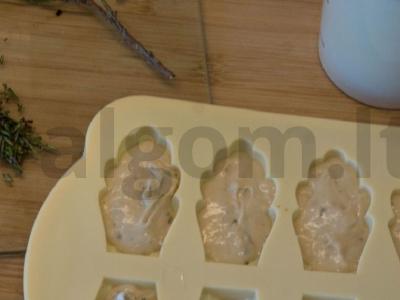 Česnakiniai ir rozmarinų madele sausainiai Žingsnis 6