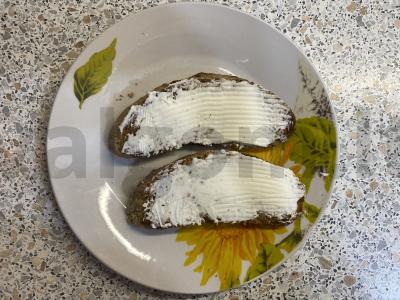 Tostai su putpelių kiaušiniu ir varškės sūriu Žingsnis 2