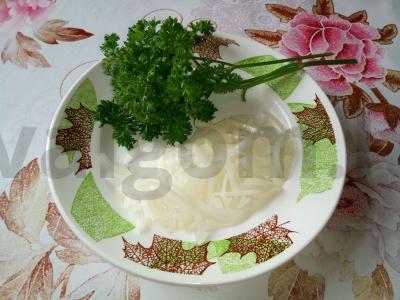 Kiaušinienė su pomidoru, svogūnu ir petražolėmis Žingsnis 1