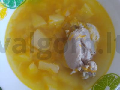 Žirnių sriuba su vištiena, bulvėmis ir morkomis pagrindine nuotrauka