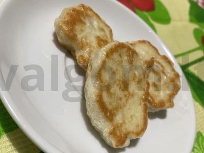 Vištienos kotletai su džiovintu česnaku pagrindine nuotrauka