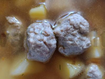 Vištienos sriuba su kotletukais pagrindine nuotrauka