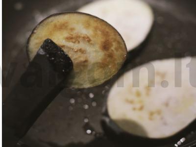 Kepti baklažanai pomidorų padaže „Parmidžano“ Žingsnis 2