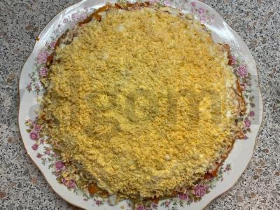 Salotas „Mimoza su sardinėmis“ pagrindine nuotrauka