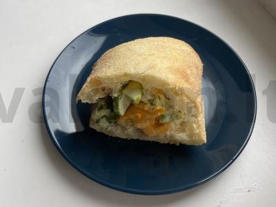 Pita su kumpiu, daržovėmis ir varškės sūriu pagrindine nuotrauka