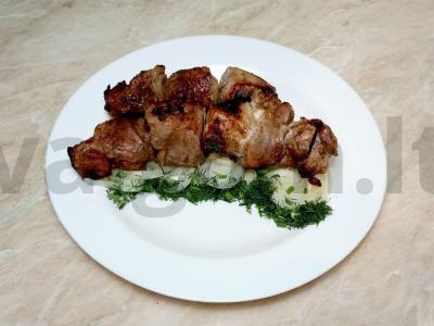 Aštrus marinat su kola šašlykams pagrindine nuotrauka