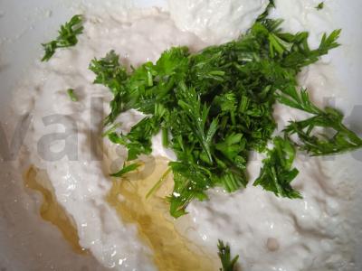 Kefyro blynai su šviežiais žalumynais ir mocarela Žingsnis 1