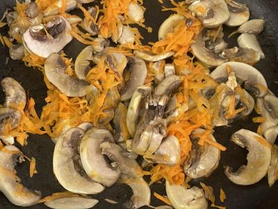 Vištienos sriuba su kuskusu ir grybais pietums Žingsnis 3