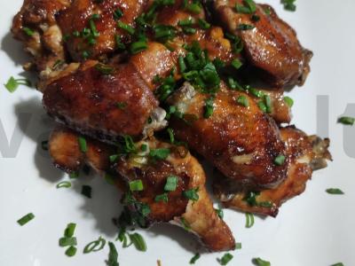 Karamelizuoti čili sparneliai pagrindine nuotrauka