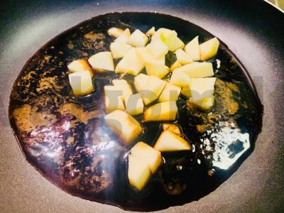 Šonkauliai su karamelizuotu obuoliu medaus Žingsnis 6