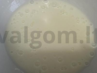 Blynai iš rūgštaus pieno su vaniliniu cukrumi Žingsnis 1