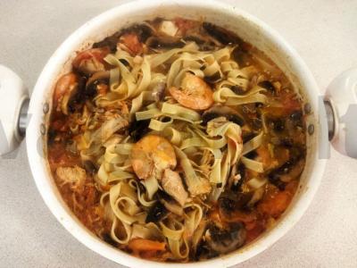 Dietinis sriuba su krevetėmis ir kokosų pienu pagrindine nuotrauka