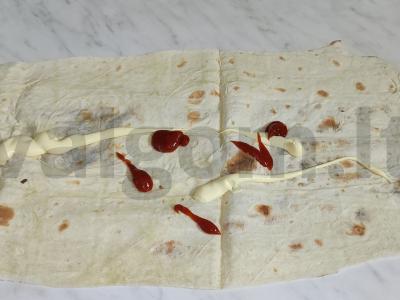 Sultinga šašlykinė su dešrelėmis ir daržovėmis Žingsnis 1