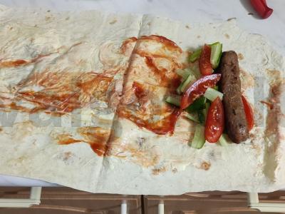 Sultinga šašlykinė su dešrelėmis ir daržovėmis Žingsnis 2