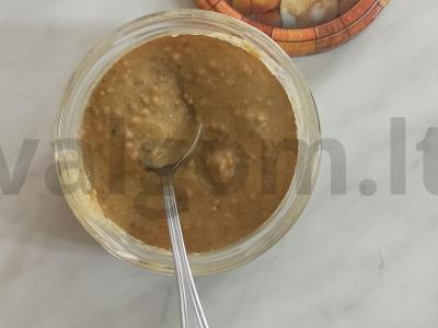 Namų garstyčios su alyvuogių aliejumi pagrindine nuotrauka