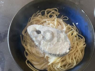 Makaronai su upėtakių steiku pagrindine nuotrauka