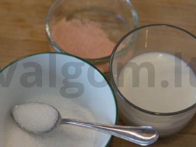 Velykinis kulichas su beze Žingsnis 3