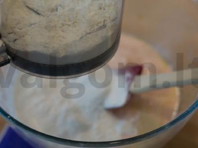 Velykinis kulichas su beze Žingsnis 8