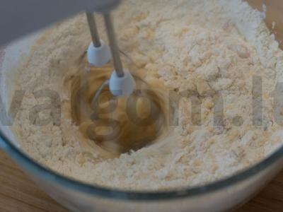 Velykinis kulichas su beze Žingsnis 10