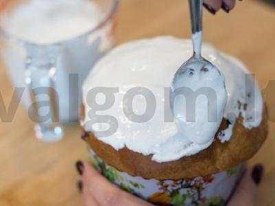 Velykinis kulichas su beze Žingsnis 16