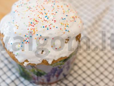 Velykinis kulichas su beze pagrindine nuotrauka