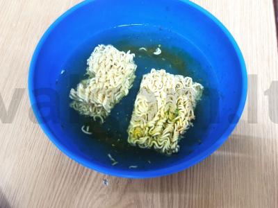 Makaronai su sūriu, pomidoru ir sausainiais Žingsnis 1