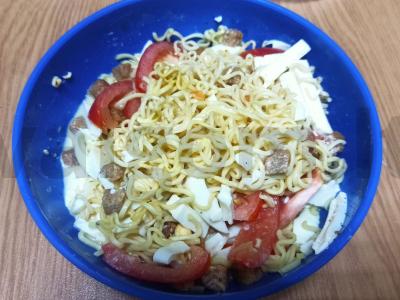 Makaronai su sūriu, pomidoru ir sausainiais pagrindine nuotrauka