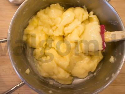 Eklerai su plakta grietinėle Žingsnis 6