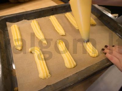 Eklerai su plakta grietinėle Žingsnis 8