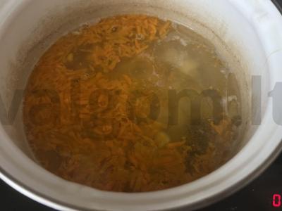 Pomidorų sriuba su vištiena ir pupelėmis Žingsnis 3