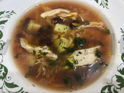 Pomidorų sriuba su vištiena ir pupelėmis pagrindine nuotrauka