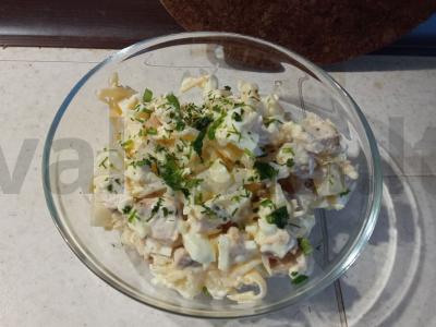 Salotos su ananasais ir vištiena pagrindine nuotrauka