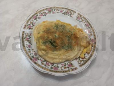 Kvietinė plokštainis su kiaušiniu ir krapais pagrindine nuotrauka