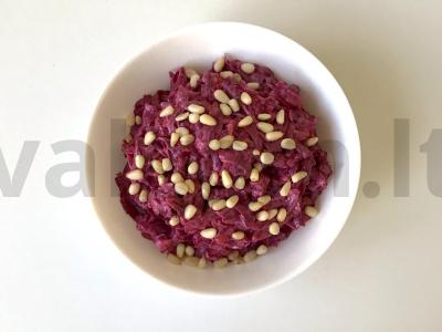 Burokėlių salotas per pasninką pagrindine nuotrauka