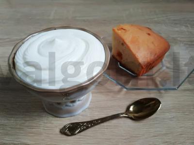 Grietinėlės-vanilės kremas tortui su varške pagrindine nuotrauka