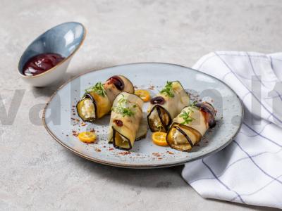 Baklažanų ritinėliai su sūriu ir česnaku pagrindine nuotrauka