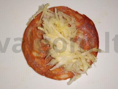 Užkandis ant iešmelių su dešra, salierais, petražolėmis ir alyvuogėmis Žingsnis 2