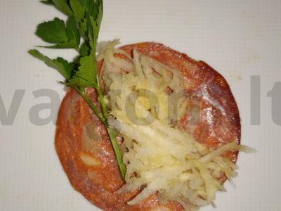 Užkandis ant iešmelių su dešra, salierais, petražolėmis ir alyvuogėmis Žingsnis 3