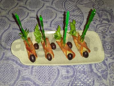 Užkandis ant iešmelių su dešra, salierais, petražolėmis ir alyvuogėmis Žingsnis 5