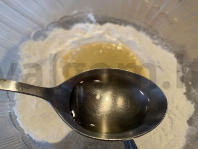 Namų makaronai bet kokiai sriubai Žingsnis 2