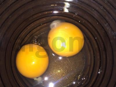 Labai paprastas paruošimo būdas užpildytam pyragui su šaldytomis mėlynėmis Žingsnis 1