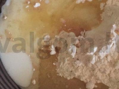 Labai paprastas paruošimo būdas užpildytam pyragui su šaldytomis mėlynėmis Žingsnis 3