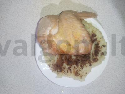 Namų vištiena aluje pagrindine nuotrauka