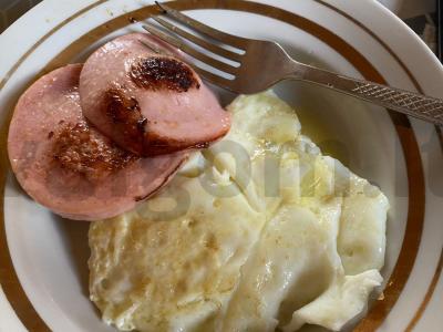 Pusryčiai sode pagrindine nuotrauka