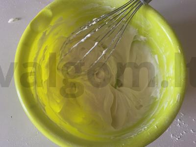 Lengvas kremas bet kuriam tortui iš trijų ingredientų Žingsnis 3