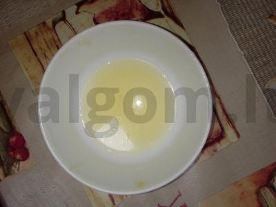 Uogų pyragas su citrinos sultimis Žingsnis 3