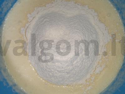 Uogų pyragas su citrinos sultimis Žingsnis 4