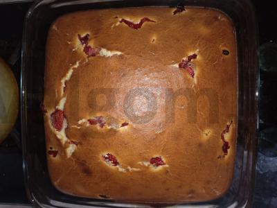 Uogų pyragas su citrinos sultimis pagrindine nuotrauka