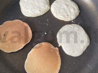 Blynai su sėlenomis, tahiniu ir aviečių uogiene Žingsnis 7