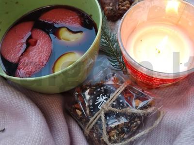 Karštas vynas draugiškam susibūrimui pagrindine nuotrauka